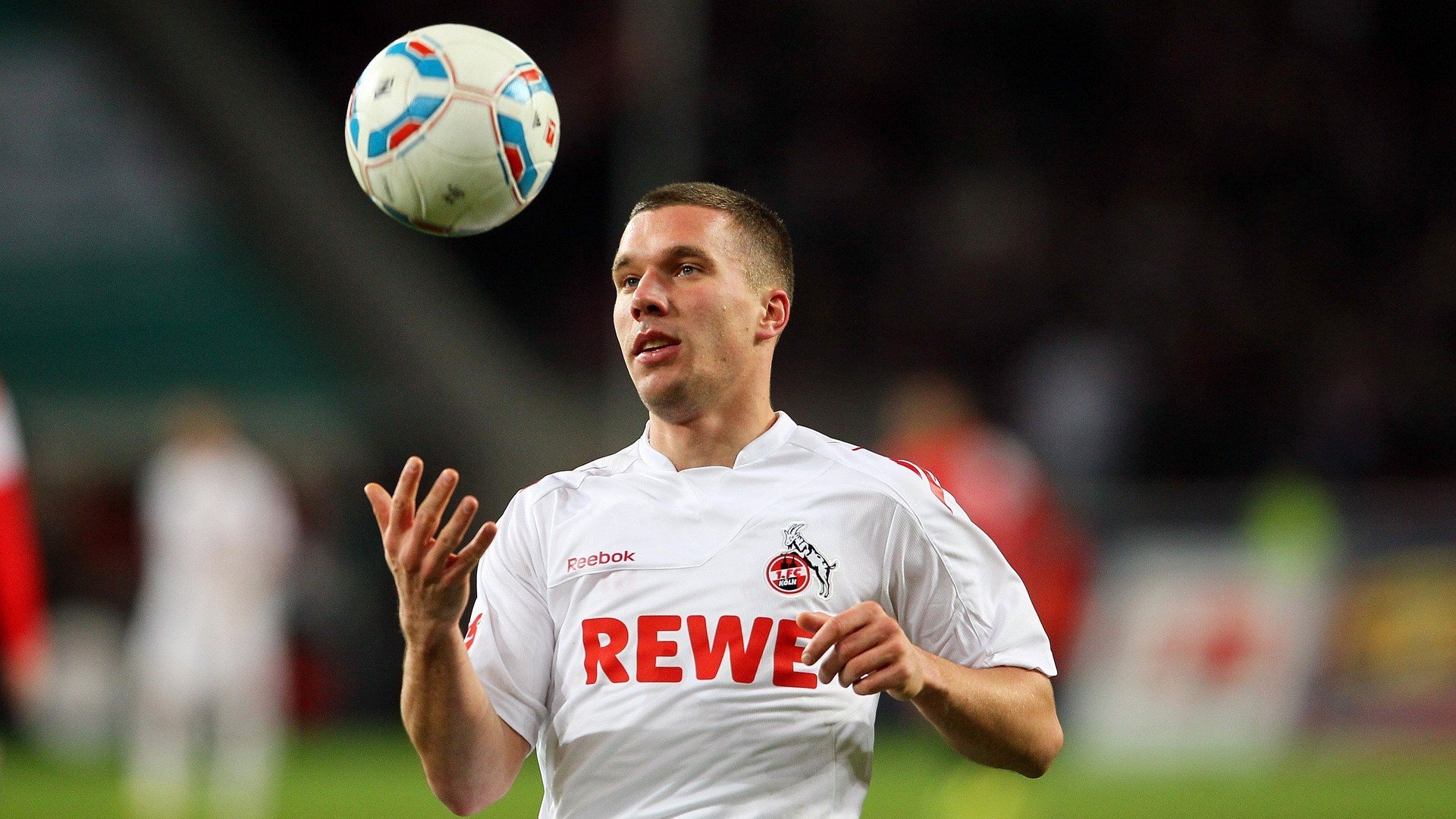 德罗巴回归赛场,首战状态亮眼引爆湖人观众热情-爱游戏真人网址